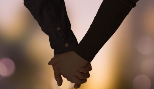 ツインレイ同士なら手を繋ぐとわかる！手の吸い付く感触や繋がっているような不思議な感覚をチェック